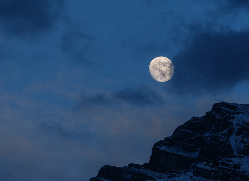 Mondphasen, Mond in der Dunkelheit