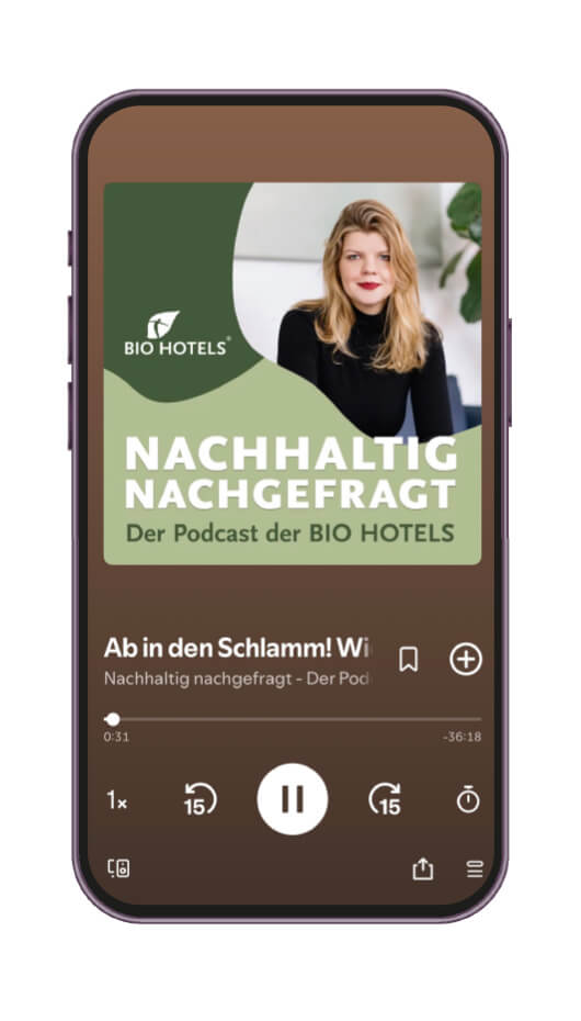 Alles rund ums Thema Naturheilmittel Moor im neuen Biohotels Podcast mit Julia Hackober und Familie Fend.